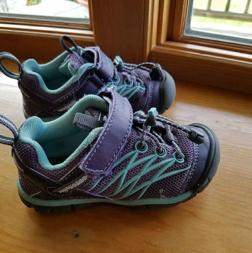 Keen girls tennis shoes